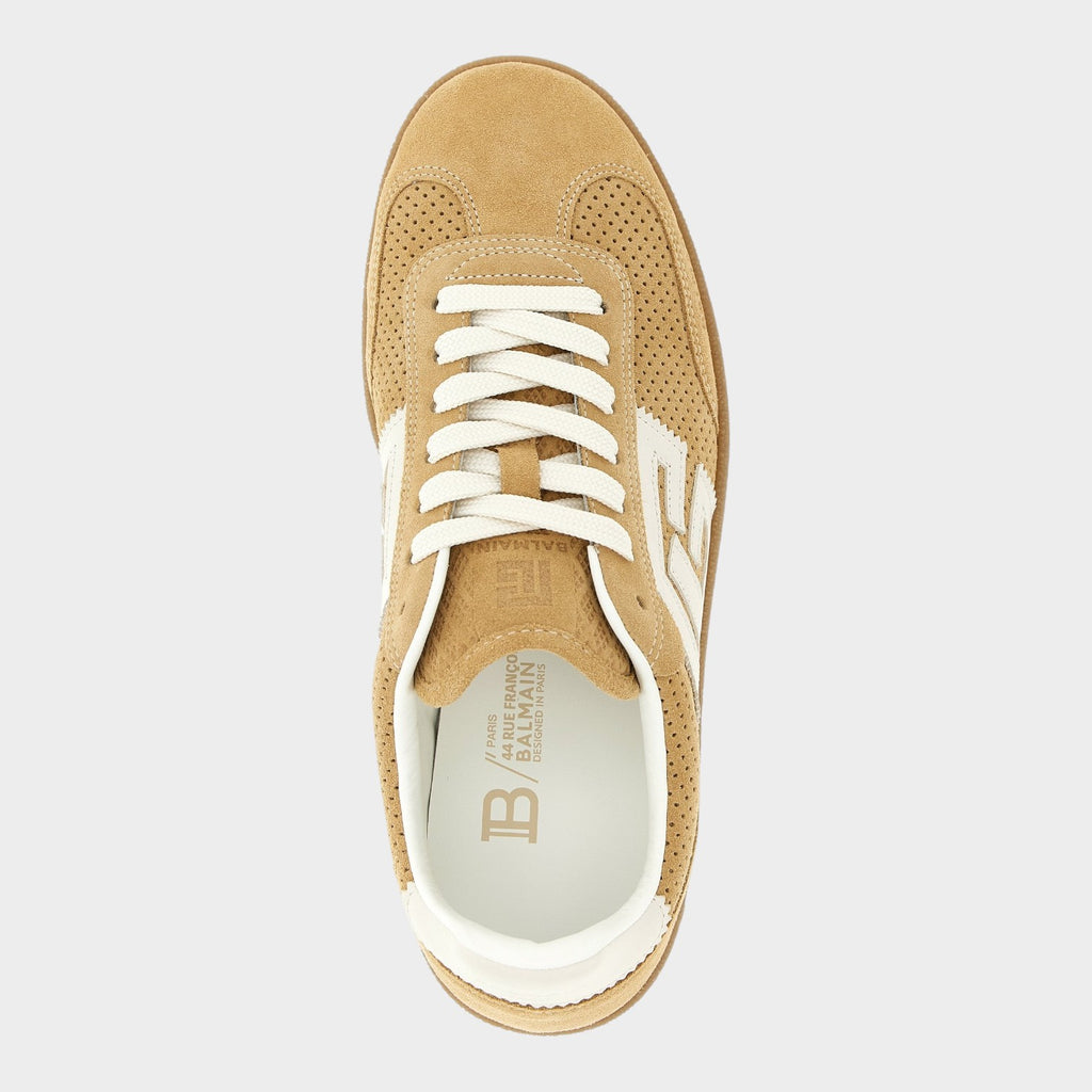 Esmire & Co beige suede and calfskin low top sneakers with perforated details and white lace-up closure